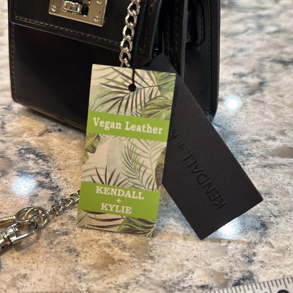 Kendall & Kylie | Lock & Key Mini Purse in Black - Picture 5 of 12